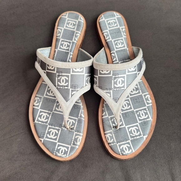 CHANEL Vintage CC Thong Sandals - Picture 1 of 10